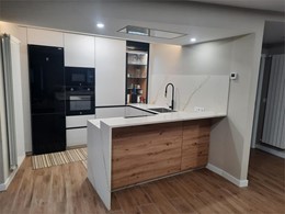 Alma blanco , combinado con Roble