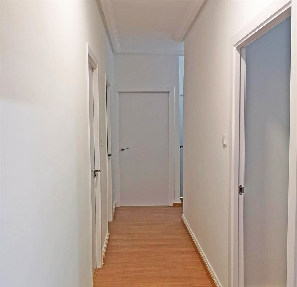 Amplia gama de tarimas flotantes y puertas de paso